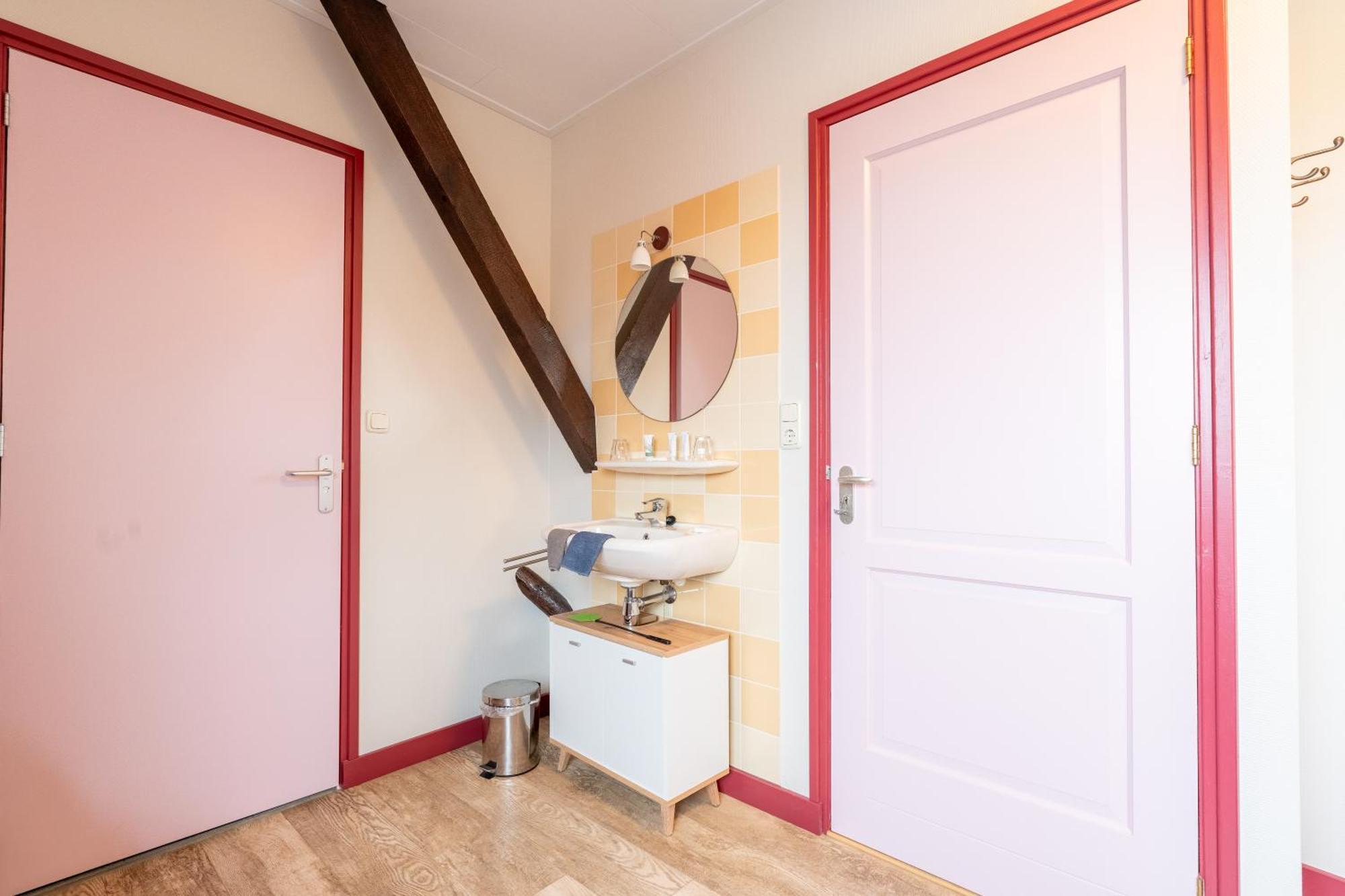 Bed and Breakfast Logeren Bij De Ruimte Nijeholtpade Exterior foto